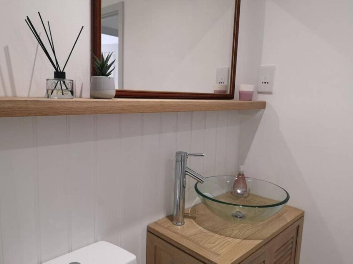 The Little House, Boutique Home Near The Sea チチェスター エクステリア 写真