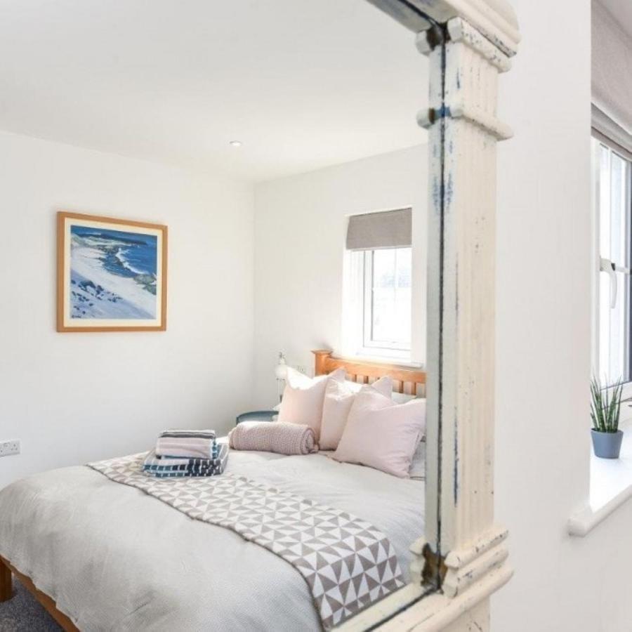 The Little House, Boutique Home Near The Sea チチェスター エクステリア 写真